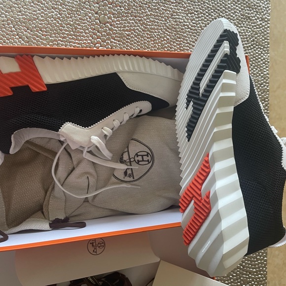 HERMES WOMEN SIZE 40.5 SNEAKERS - Picture 7 of 9